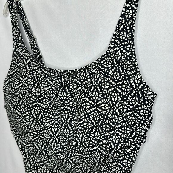 L.L.Bean Geometric Print UPF 50+ One Piece Swimsuit. Size 18 D Cup. - Picture 2 of 13